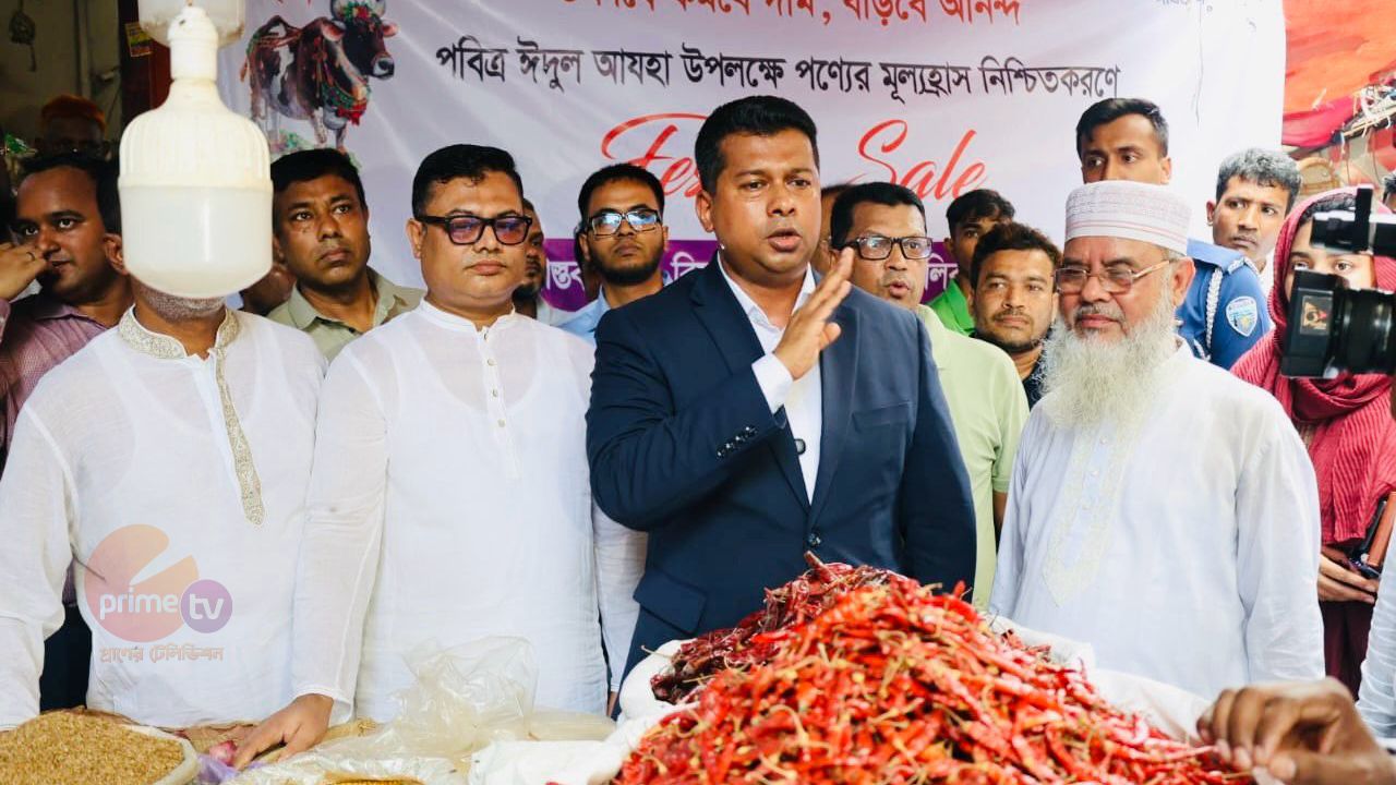 নিত্যপণ্যের দাম কমিয়ে ‘উৎসব ছাড়’ সংস্কৃতি চালু করলেন ডিসি জাহিদ