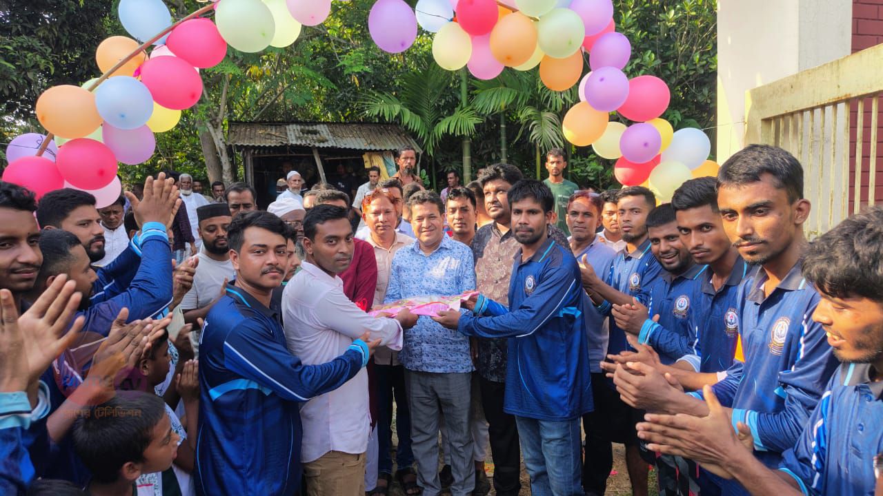 মতলব উত্তরে প্রীতি ফুটবল টুর্নামেন্ট ও গুণীজন সম্মাননা অনুষ্ঠিত
