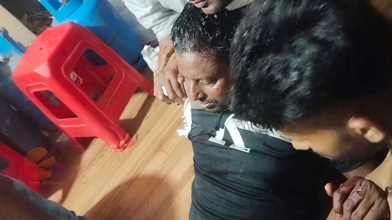 ফ্যাক্টরীতে চলন্ত মেশিনে এক শ্রমিকের হাত বিচ্ছিন্ন 