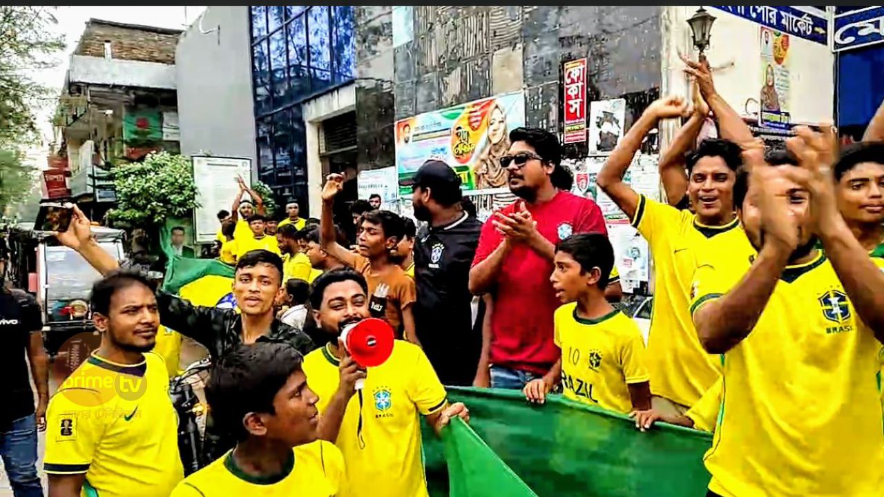 মোংলায় ব্রাজিলের সমর্থকদের  আনন্দ মিছিল ও মোটরসাইকেল শোভাযাত্রা। 
