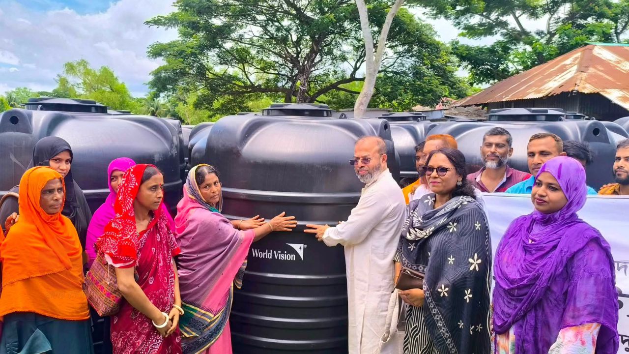 ওয়ার্ল্ড ভিশন বাংলাদেশ-এর উদ্যোগে রামপালে ২১৫ পরিবারের মাঝে বিনামূল্যে ওয়াটার ট্যাংক বিতরণ কার্যক্রম শুরু।&nbsp;