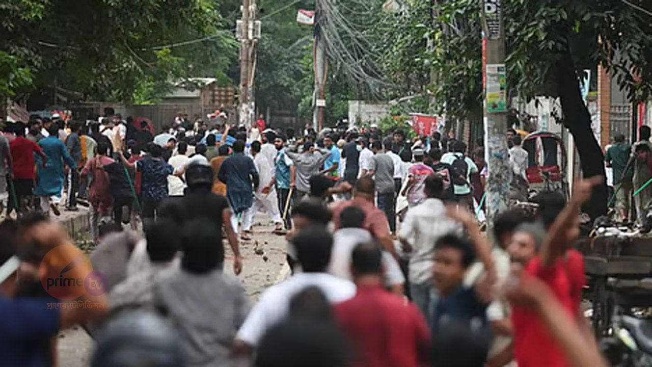বকশীবাজার ও ঢাকা কলেজ এলাকায় ছাত্রদল-ছাত্রশিবিরের সংঘর্ষ, আহত কয়েকজন