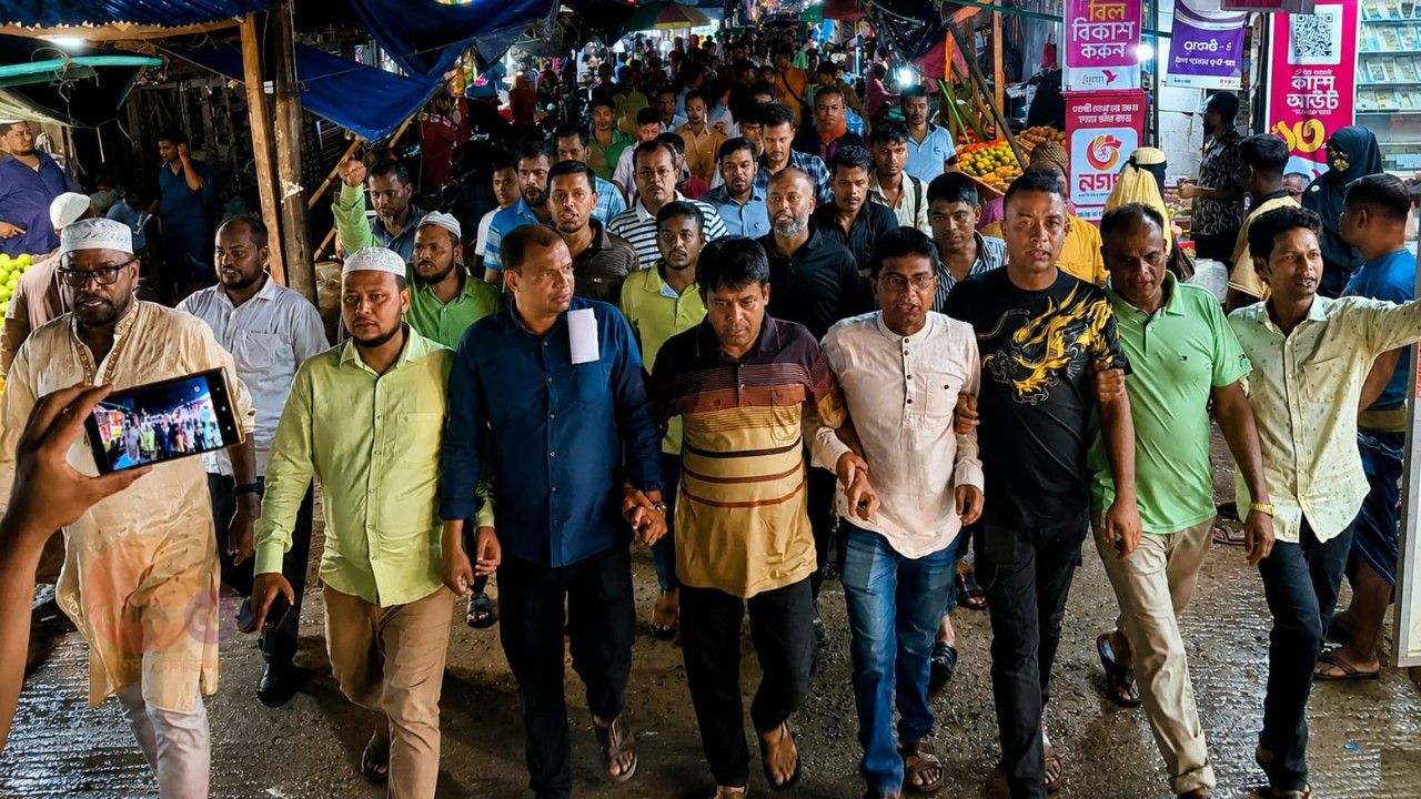  বৃষ্টি উপেক্ষা করে মঠবাড়িয়ায় বিএনপির বিক্ষোভ মিছিল