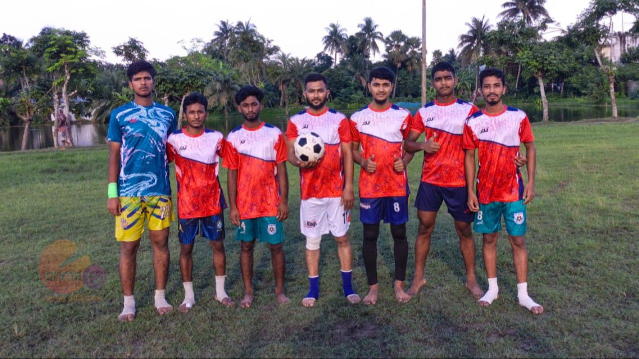 ফুলবাড়ী গেটে ৮ দলীয় ফুটবল টুর্নামেন্ট উদ্বোধন: মেসার্স আন্নাফি ব্রাদার্সের হয়ে মাঠে যুবনেতা বাপ্পী