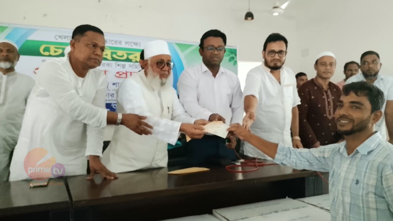 সাতকানিয়ায় খেলার মাঠ সংস্কার ও বন্যায় ক্ষতিগ্রস্তদের প্রণোদনা প্রদান করে, শাহজাহান চৌধুরী এমপি  ।