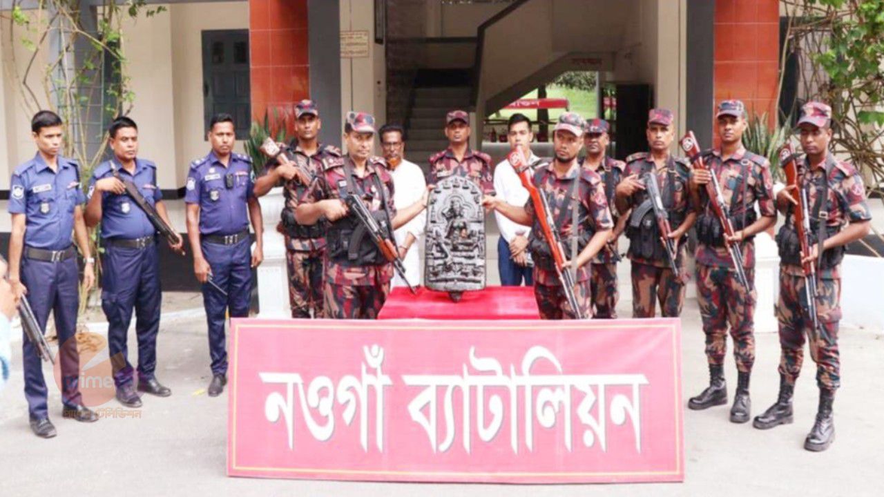 নওগাঁয় ৩৮ কেজির কষ্টিপাথরের তারা দেবী মূর্তিসহ আটক ১