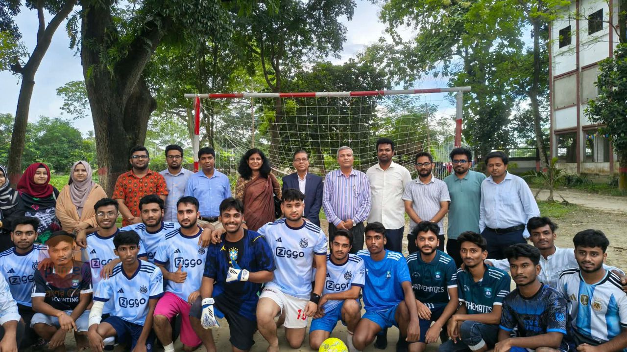কিশোরগঞ্জ বিশ্ববিদ্যালয়ে কোকো স্মরণে ফুটবল টুর্নামেন্টের উদ্বোধন