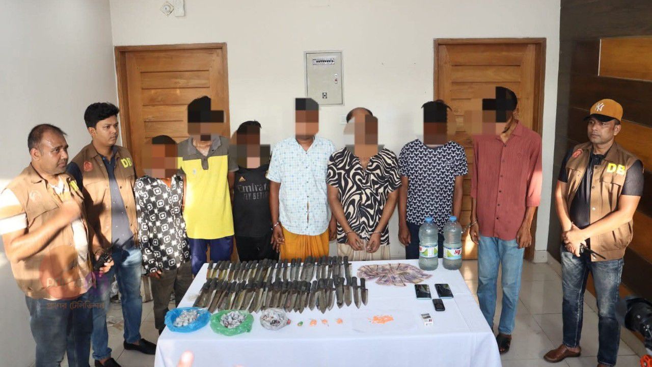 বাগেরহাটে পৃথক অভিযানে ইয়াবা-গাঁজা-মদ ও জাল টাকাসহ গ্রেপ্তার ১১