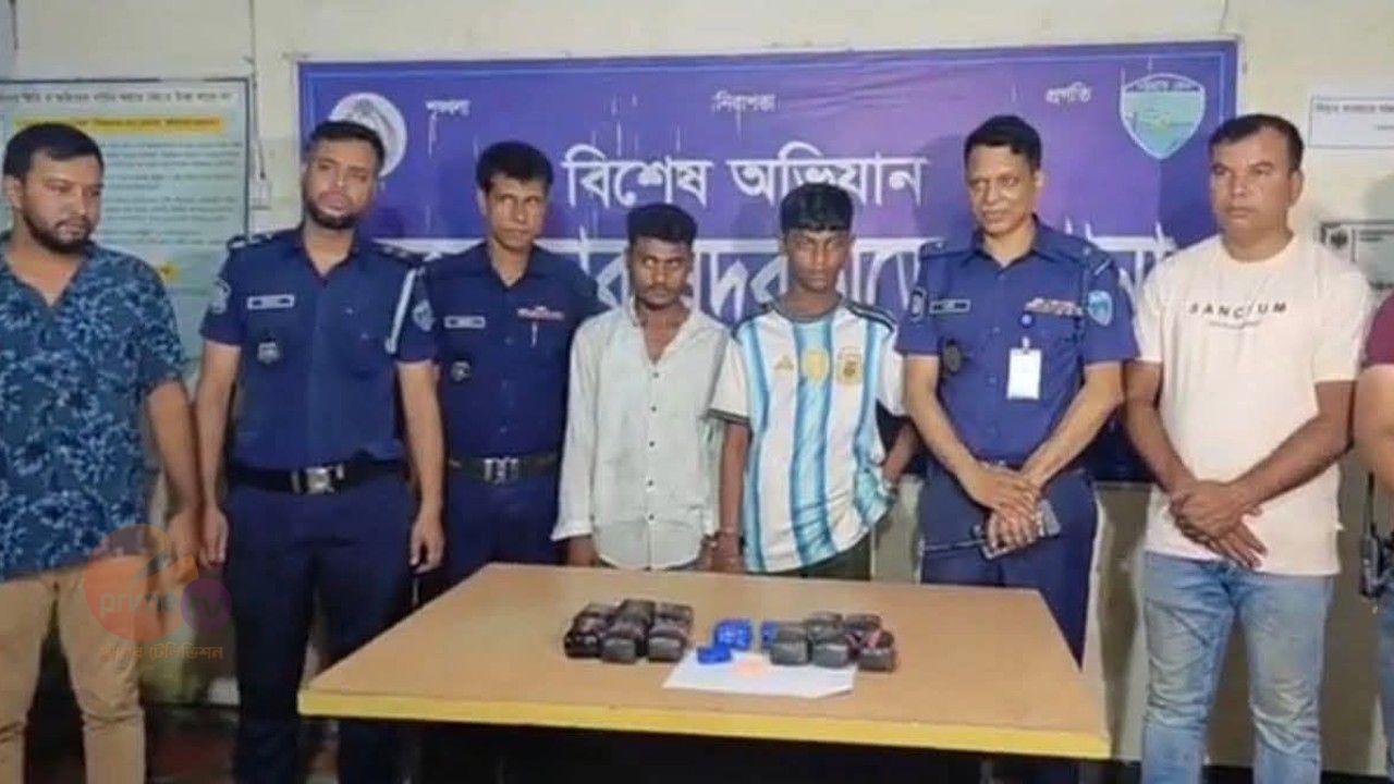 কক্সবাজারে পালং সার্ভিস থেকে বিপুল পরিমাণ ইয়াবা উদ্ধার,চালক হেলপার আটক
