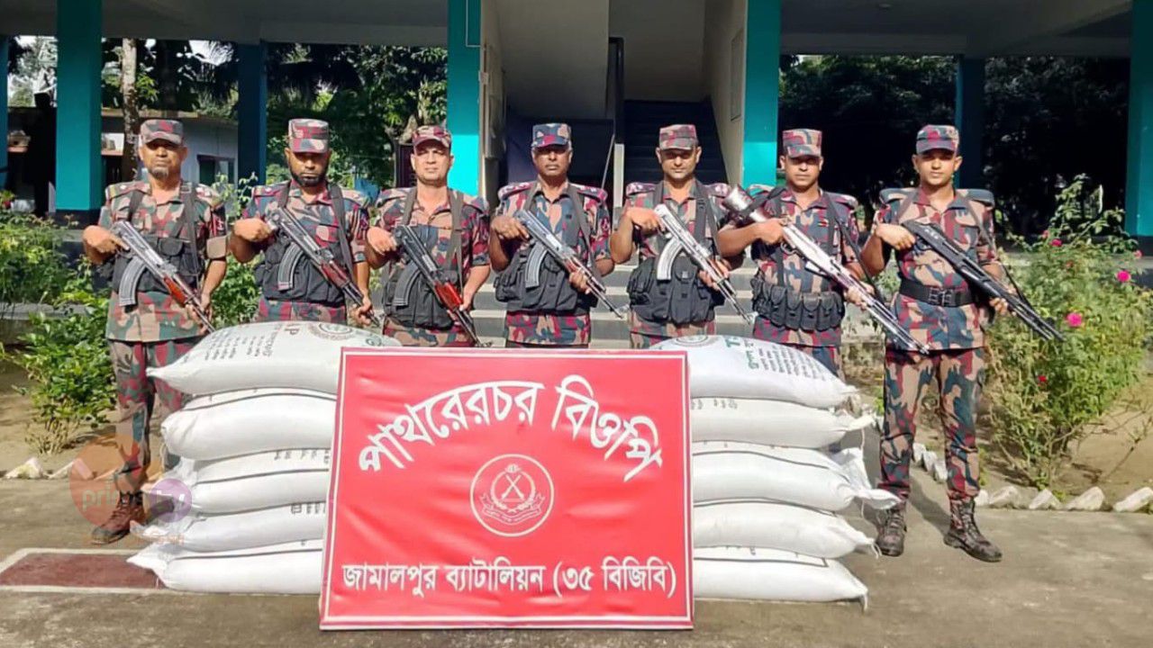 দেওয়ানগঞ্জ সীমান্তে ভারতে পাচারের সময় ১৩ বস্তা সার জব্দ
