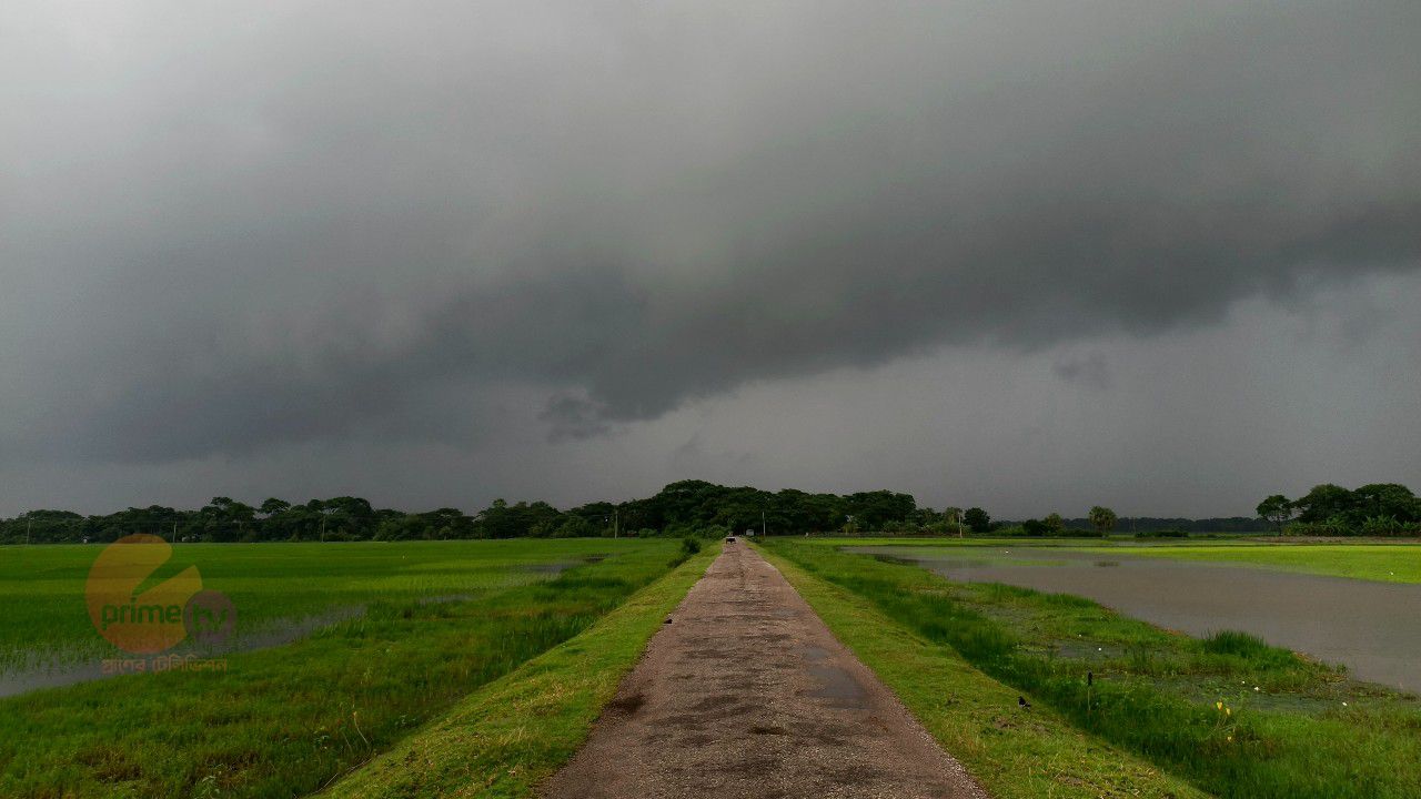 দুইদিন ধরে ভারী থেকে অতি ভারী বৃষ্টিপাত, জনজীবনে চরম ভোগান্তি