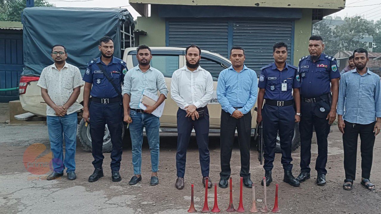 নওগাঁয় হাইড্রোলিক হর্নের বিরুদ্ধে মোবাইল কোর্ট, ৪ চালককে জরিমানা