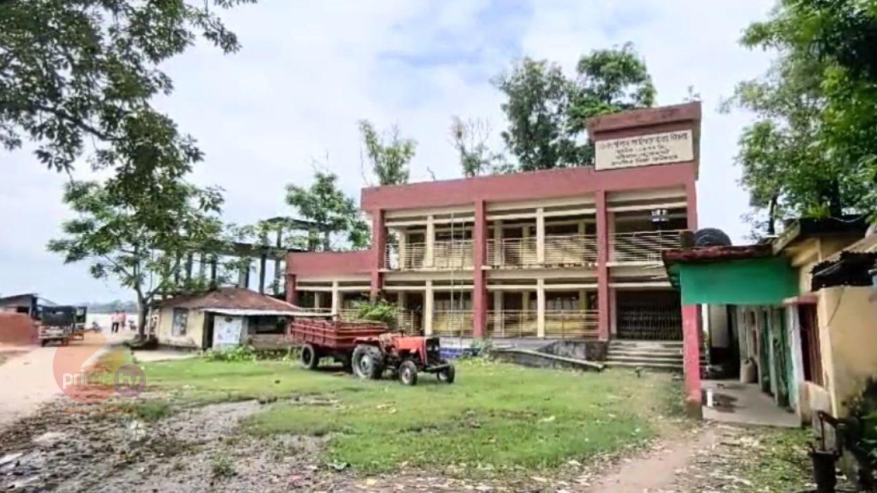 পটুয়াখালীর বাউফলে  নদী ভাঙন হুমকির মুখে তিন সরকারি প্রাথমিক বিদ্যালয়।   