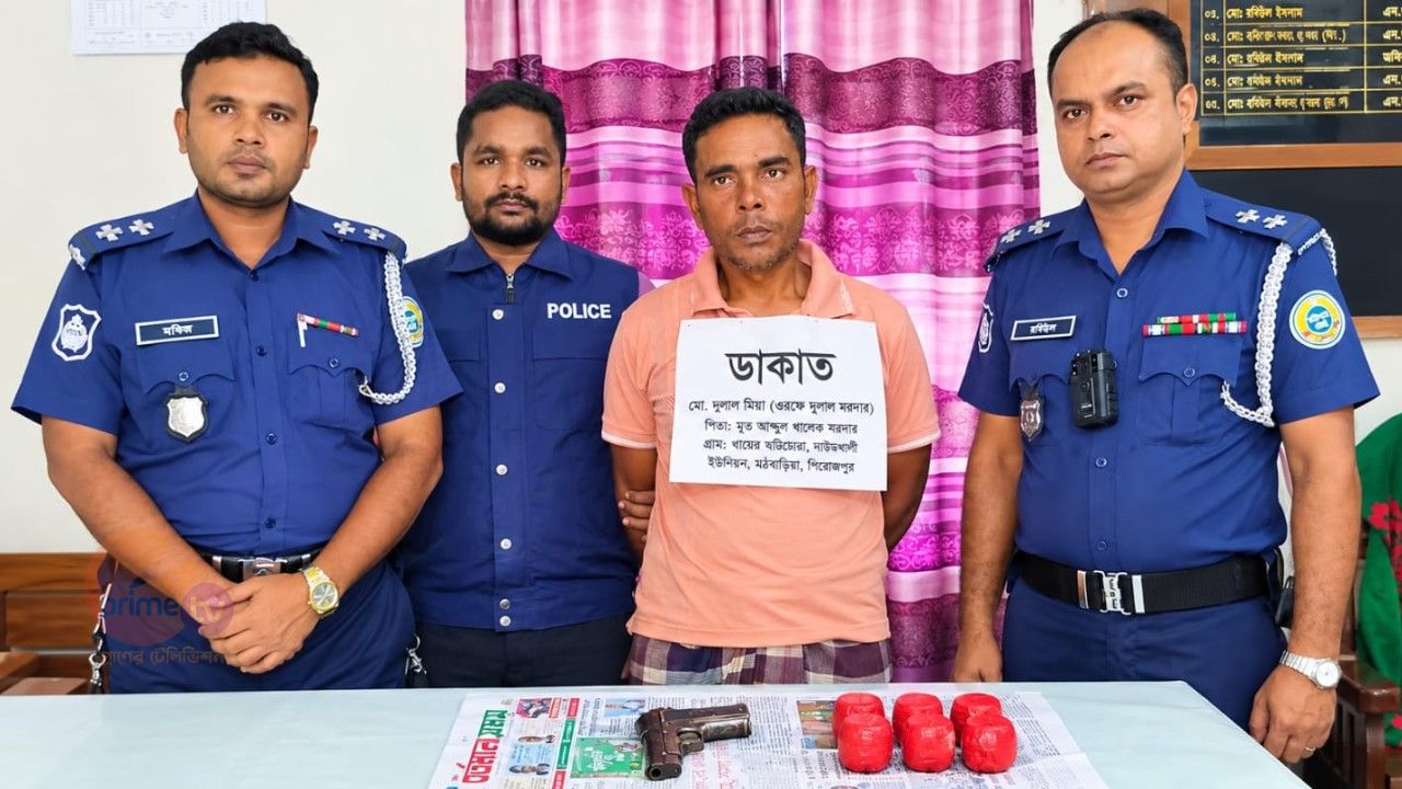 মঠবাড়িয়ায় পিস্তল-ককটেলসহ আন্তঃজেলা ডাকাত দলের সদস্য গ্রেপ্তার 
