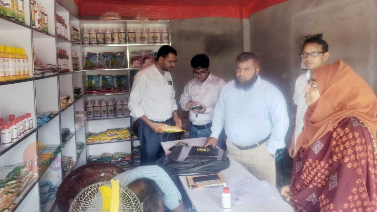 নওগাঁর পোরশা উপজেলায়  সারের দোকানে অভিযান, জরিমানা ৩৪ হাজার টাকা