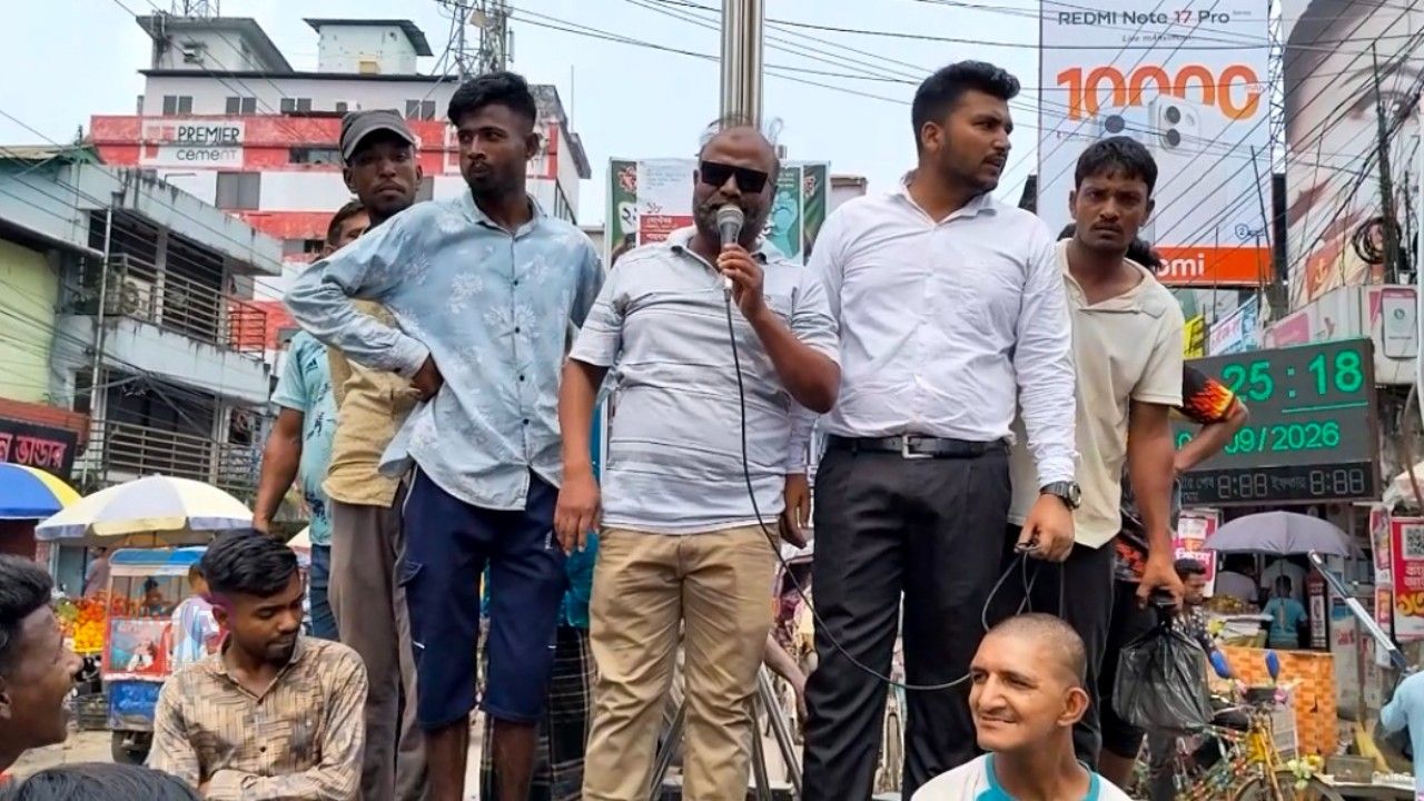 সুনামগঞ্জে ব্যাটারিচালিত অটোরিকশায় নতুন নম্বর প্লেটের দাবিতে অটোরিকশা মালিক-শ্রমিকদের বিক্ষোভ ও সমাবেশ