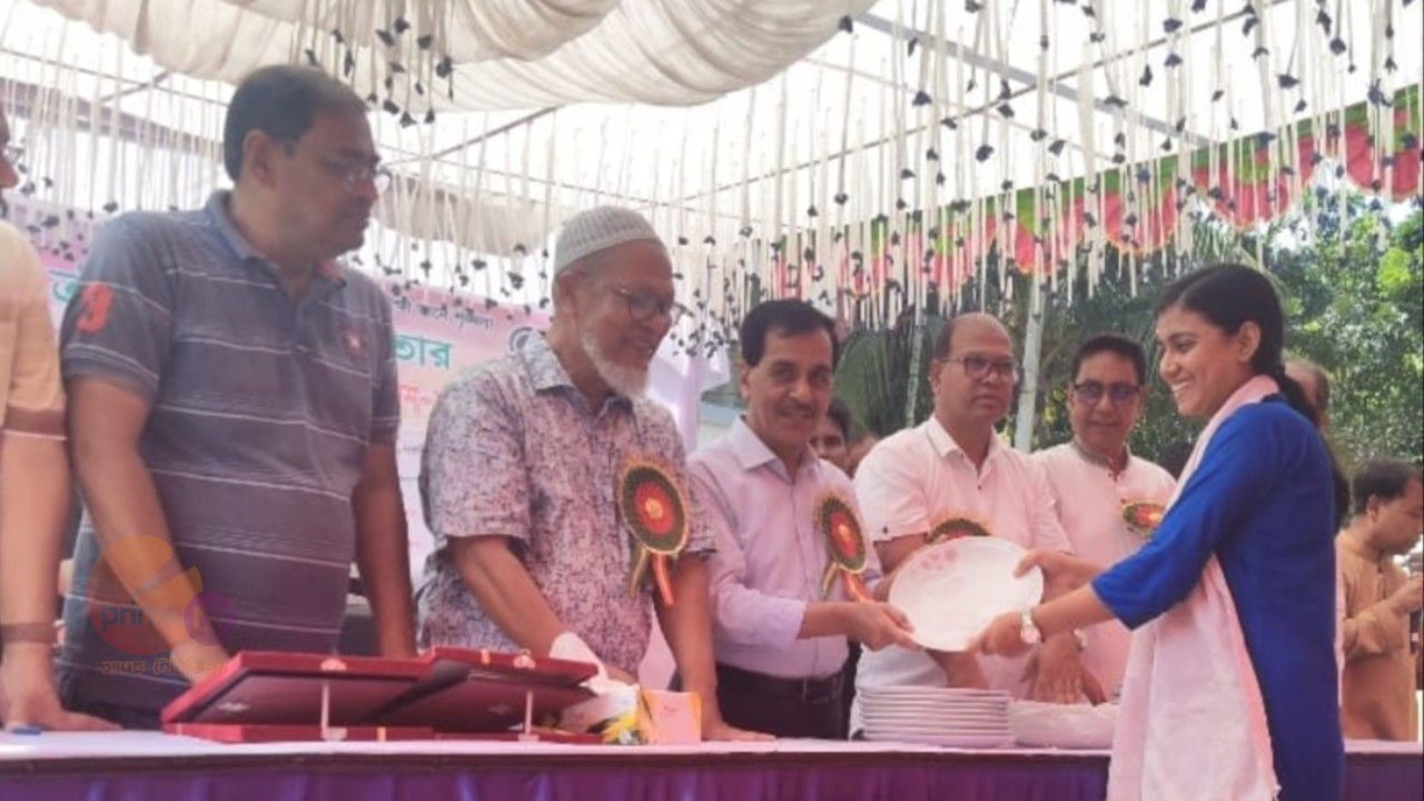 নওগাঁয় দুই শিক্ষাপ্রতিষ্ঠানে পুরস্কার বিতরণ ও অভিভাবক সমাবেশ