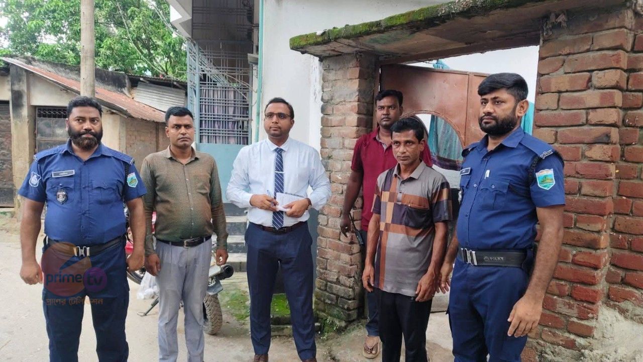 ধামইরহাটে প্রকাশ্যে মাদক সেবন, যুবকের এক মাসের কারাদণ্ড