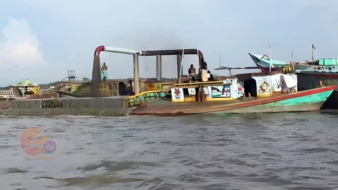 মহেশখালী চ্যানেল থেকে অবৈধ বালু উত্তোলন: আদালতের নিষেধাজ্ঞা পালনে ডিসির অনীহা