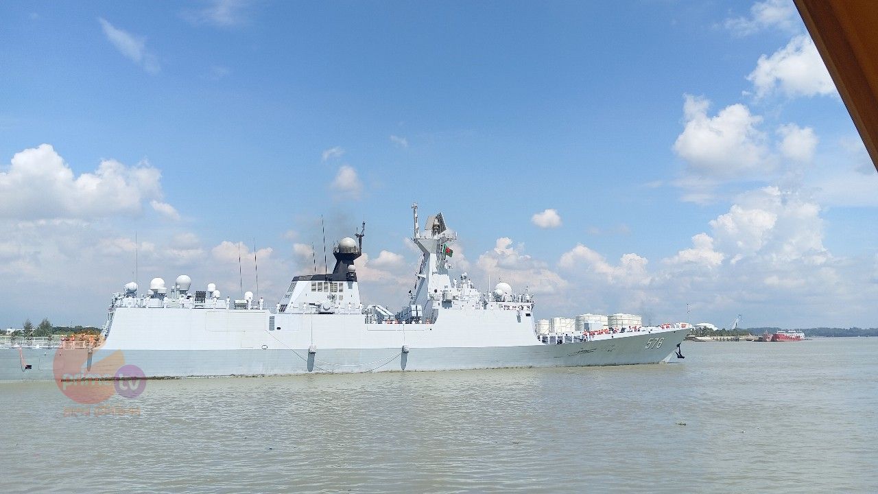 শুভেচ্ছা সফরে চট্টগ্রাম বন্দরে চীনা নৌবাহিনীর তিন জাহাজ