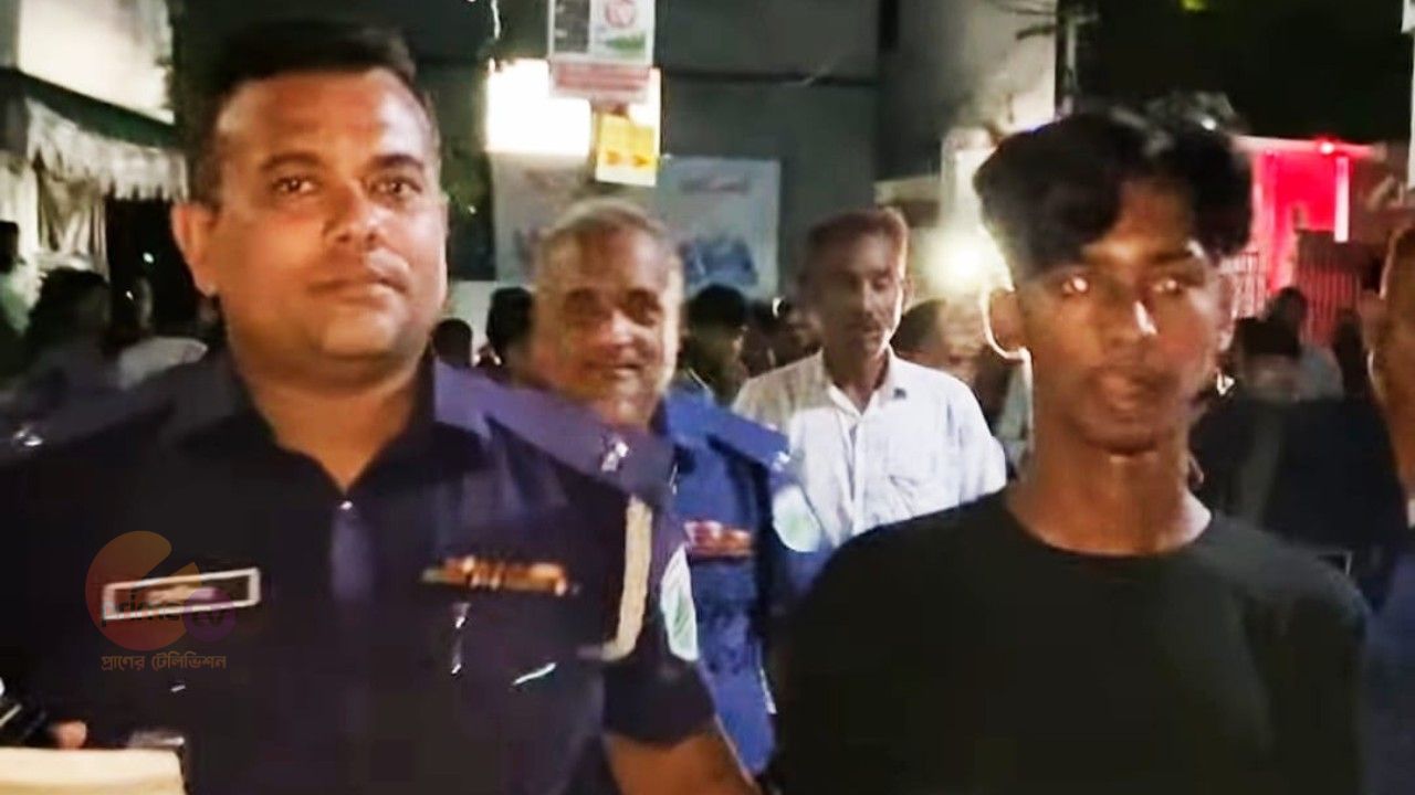 শিক্ষার্থীকে মারধর করে মোবাইল-টাকা ছিনতাইয়ের চেষ্টা, আটক ১