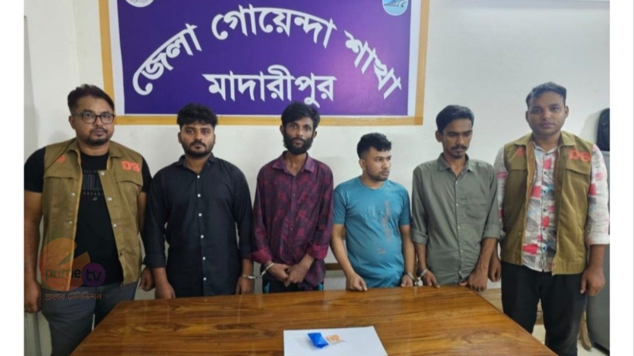 মাদারীপুরে ৫০ পিস ইয়াবাসহ ৪ যুবক গ্রেফতার