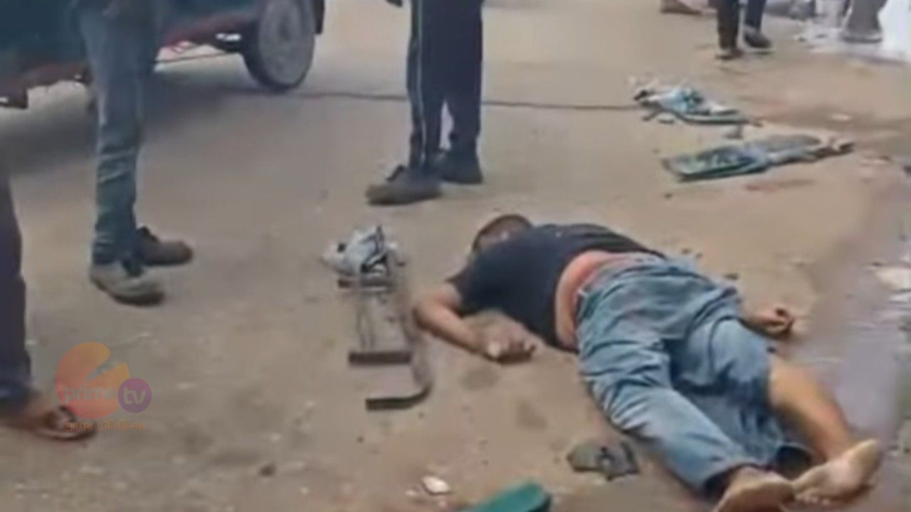 গাজীপুর ধীরাশ্রমে ট্রাকের চাপায় অটোরিকশার ৩ যাত্রী নিহত, চালক আটক