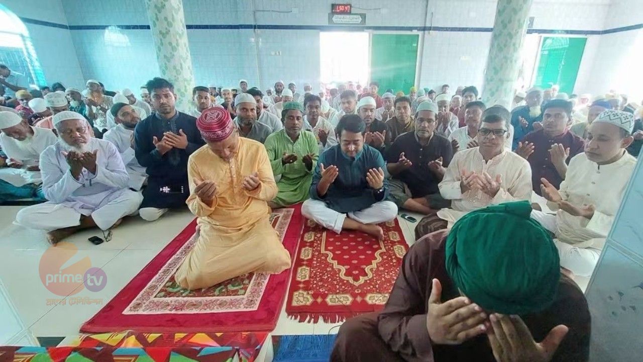 শিবগঞ্জে পৌর মেয়র প্রার্থী খালিদ হাসান আরমানের উদ্যোগে দোয়া মাহফিল