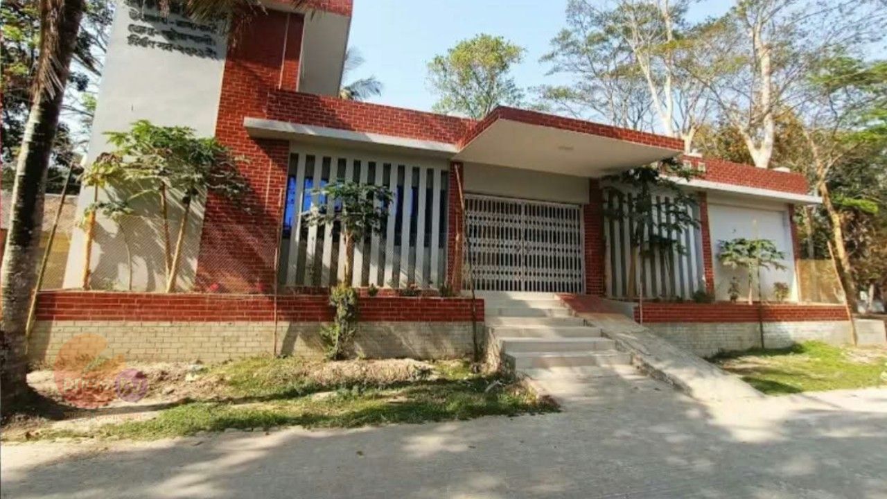সরকারি ফি ১,১৭০ টাকা, দাবি ৭০ হাজার অবশেষে ২০ হাজারে রফা দফা