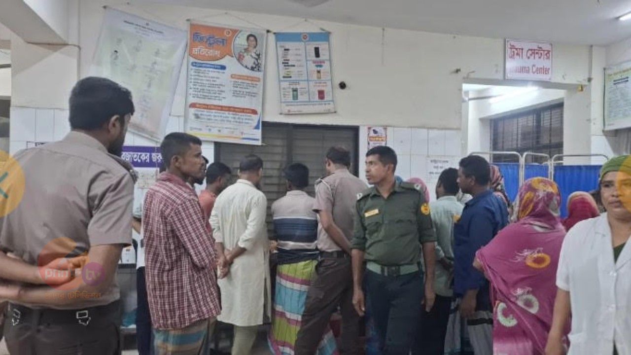 ঢাকা-আরিচা মহাসড়কে বাসের ধাক্কায় মা-মেয়ের মৃত্যু