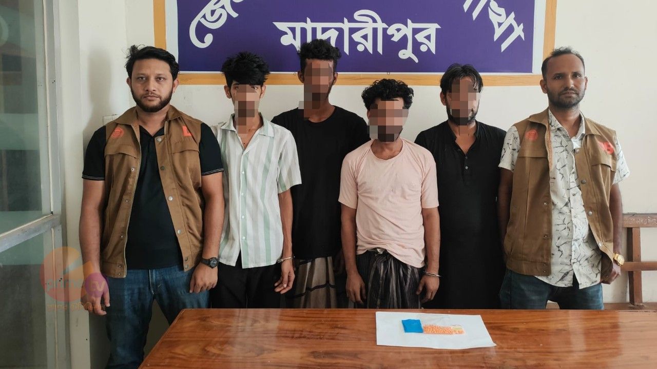 মাদারীপুরে ৪০০ পিস ইয়াবাসহ ৬ জন গ্রেপ্তার