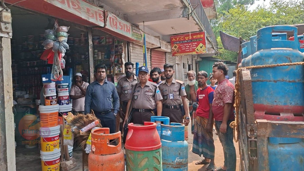চাঁদপুরে ভোক্তা অধিকার অভিযানে দুই প্রতিষ্ঠানকে ২০ হাজার টাকা জরিমানা
