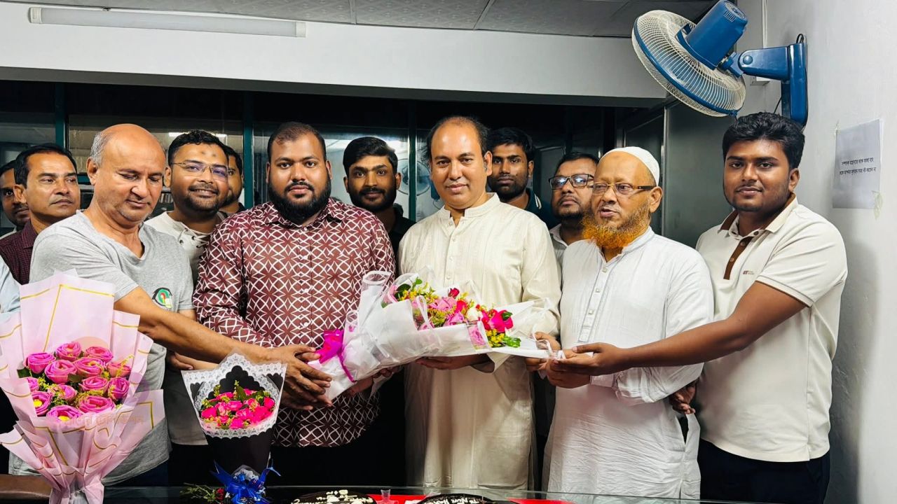 জাতীয় দৈনিক &lsquo;সকালের সময়&rsquo; পত্রিকার সম্পাদক মোঃ নুর হাকিমের জন্মদিন আজ: শুভাকাঙ্ক্ষী ও পরিবারবর্গের শুভেচ্ছা  ​