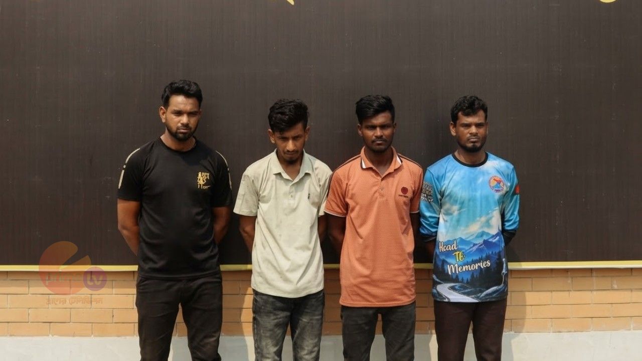 মোংলায় ৭৫ কেজি গাঁজাসহ চারজন মাদক ব্যবসায়ী গ্রেফতার