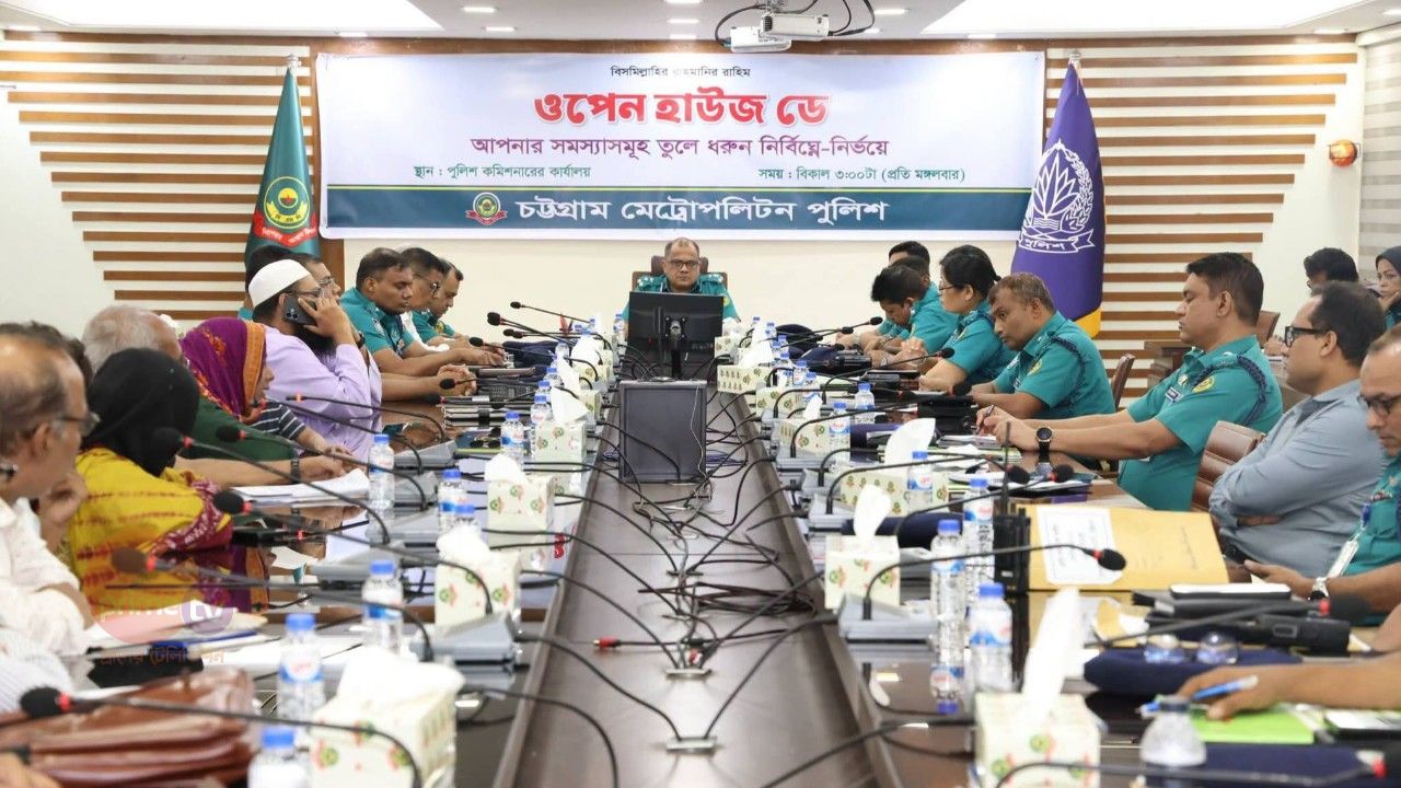 সিএমপি কমিশনারের ‘ওপেন হাউজ ডে’-তে সেবা নিলেন সেবাপ্রত্যাশীরা