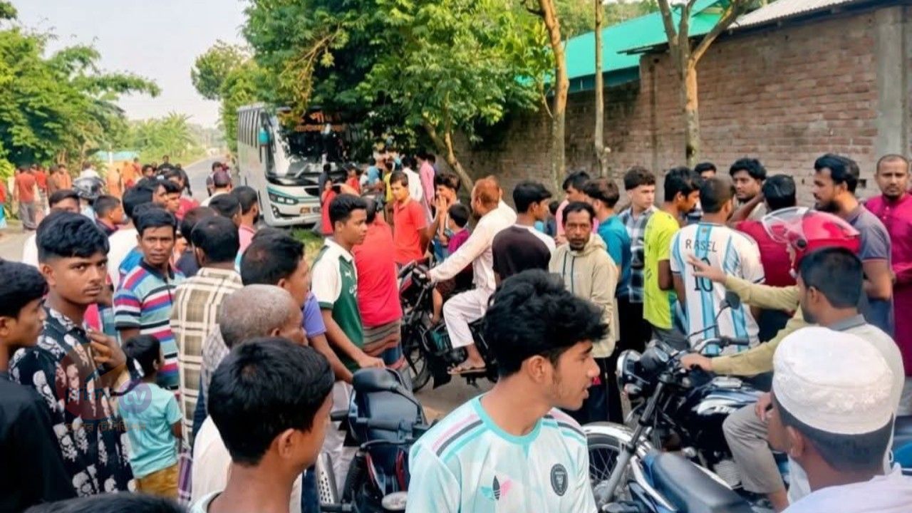 বকশীগঞ্জে বাস চাপায় একই পরিবারের ২ জন নিহত 