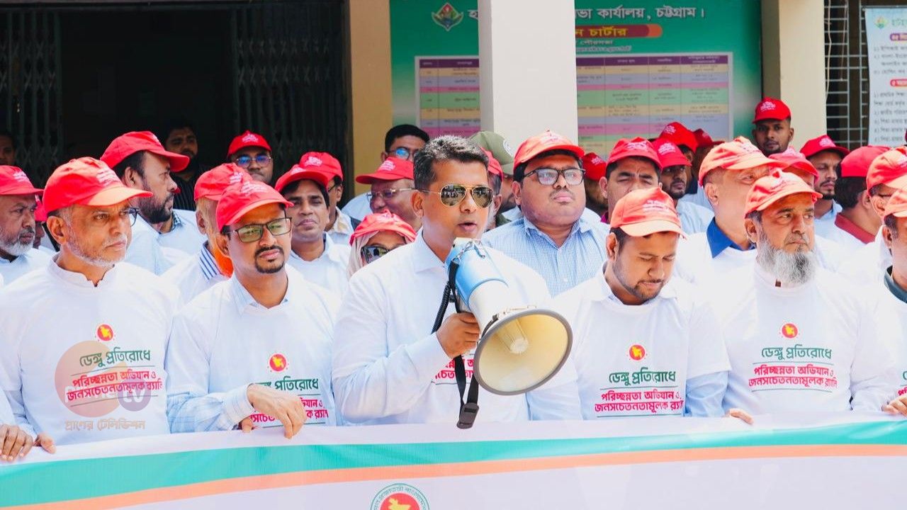 চট্টগ্রামে ডেঙ্গু প্রতিরোধে মাঠে ডিসি জাহিদ, বিভিন্ন উপজেলায় মশকনিধন অভিযান জোরদার
