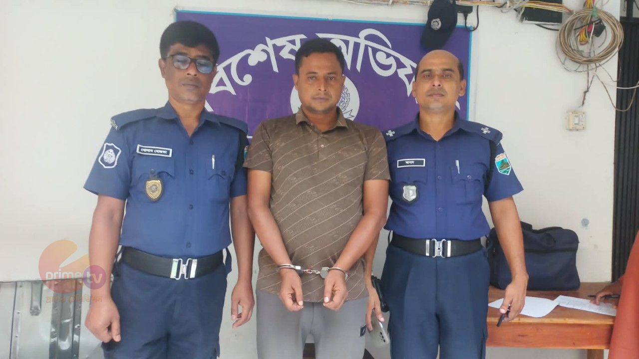 মান্দায় হানি ট্র্যাপের ফাঁদে ফেলে ১০ লাখ টাকা চাঁদা দাবি, জাকারিয়া গ্রেপ্তার