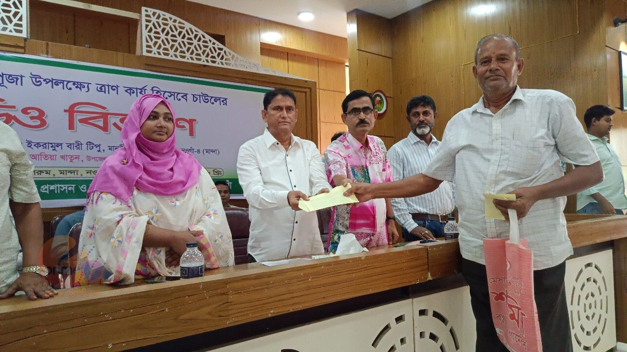 শারদীয় দুর্গাপূজা উপলক্ষে মান্দায় ১২৫টি মণ্ডপে নগদ অর্থ ও ডিও বিতরণ 
