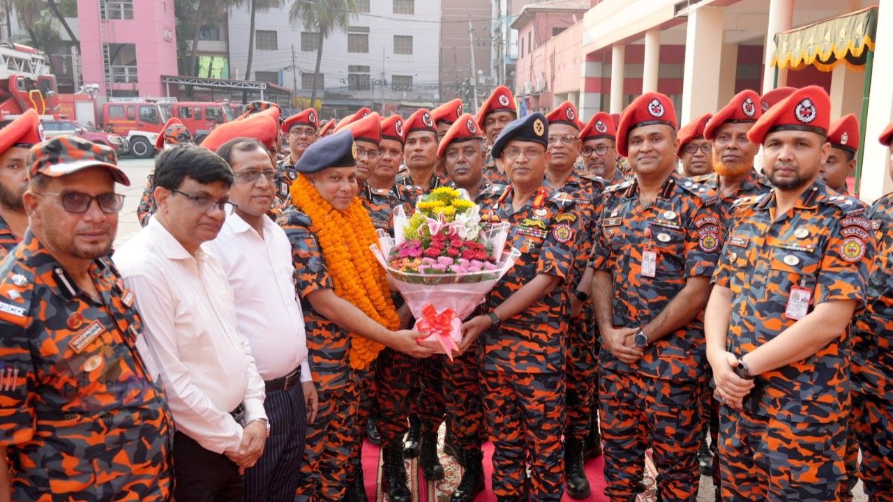 ফায়ার সার্ভিস ও সিভিল ডিফেন্সের নতুন মহাপরিচালকের দায়িত্ব গ্রহণ