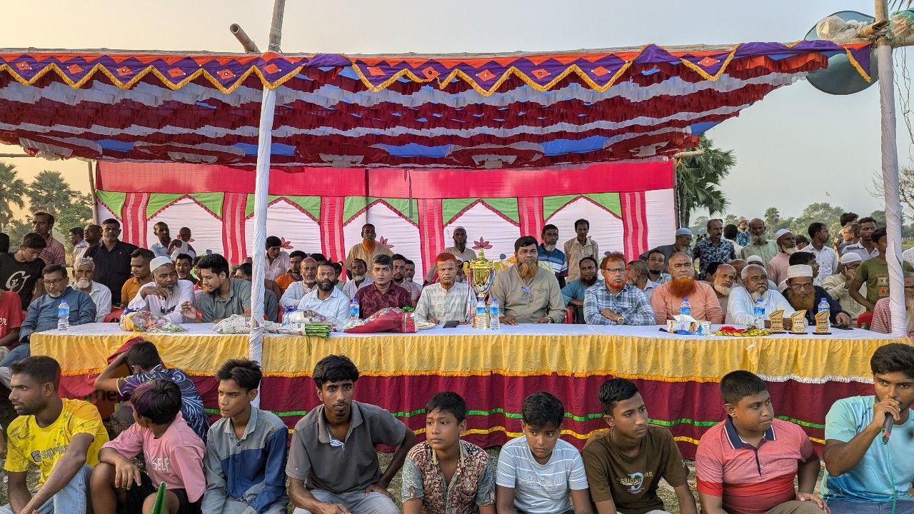 নওগাঁর তিলকপুরে যুব সমাজের উদ্যোগে মাদকবিরোধী ফুটবল টুর্নামেন্ট অনুষ্ঠিত