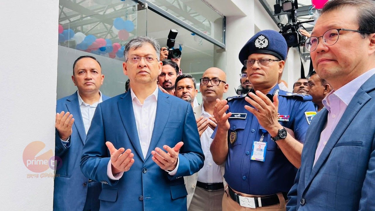 চট্টগ্রামের দামপাড়া পুলিশ লাইন্সে সাইবার পুলিশ সেন্টার ও ফরেনসিক ল্যাবের শুভ উদ্বোধন করেন স্বরাষ্ট্রমন্ত্রী সালাহউদ্দিন আহমদ।
