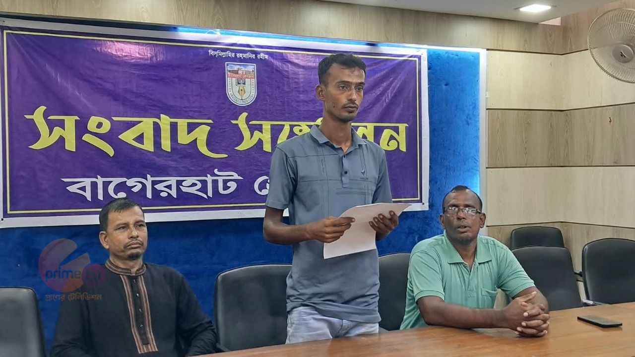 বাগেরহাটে ঘের নিয়ে বিরোধে হামলা-ভাঙচুরের পাল্টাপাল্টি অভিযোগ, আতঙ্কে দুই পরিবার।