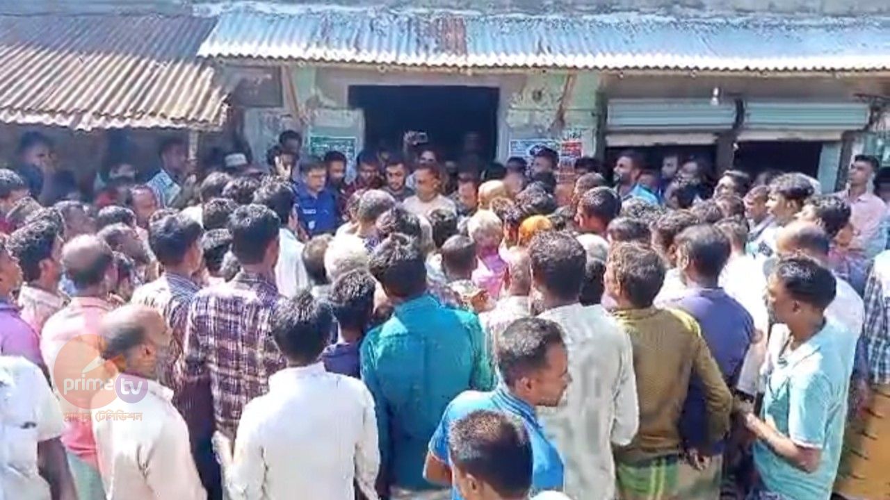 সারের দাবিতে মহাসড়ক অবরোধ কৃষকদের, প্রশাসনের হস্তক্ষেপে সমাধান 