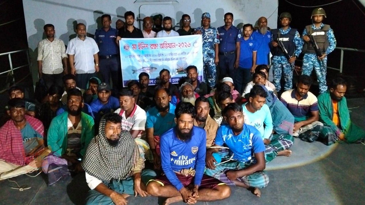 চাঁদপুরের মেঘনায় মা ইলিশ রক্ষায় যৌথ অভিযান, ৩০ জনের ১৮ দিনের কারাদণ্ড
