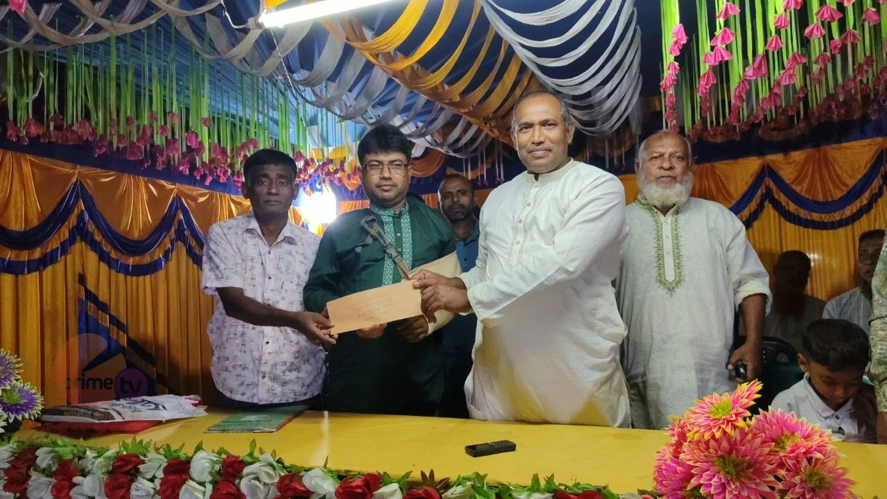 দুর্গোৎসবের মণ্ডপ পরিদর্শন ও শুভেচ্ছা বিনিময় করলেন চেয়ারম্যান প্রার্থী বাবুল ইসলাম 