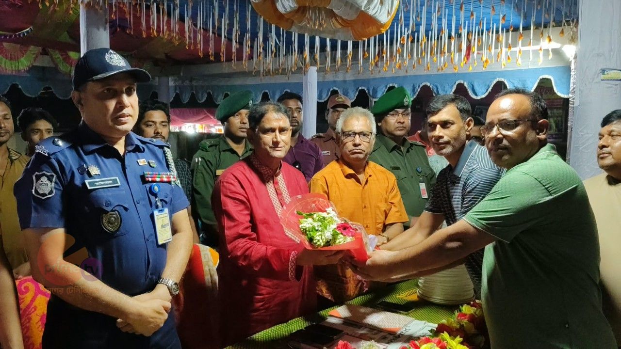 মান্দায় এমপি টিপুর শারদীয় দুর্গোৎসবের মণ্ডপ পরিদর্শন ও শুভেচ্ছা বিনিময় 
