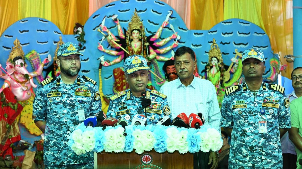 শারদীয় দুর্গাপূজা উপলক্ষ্যে উপকূলীয় অঞ্চলে নিরাপত্তা জোরদার করেছে কোস্ট গার্ড পশ্চিম জোন।