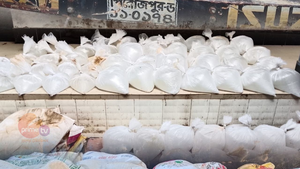 সাতকানিয়ায় ট্রাক তল্লাশি করে ৫১০ লিটার চোলাই মদ জব্দ, চালক ও সহযোগী পলাতক।  ​
