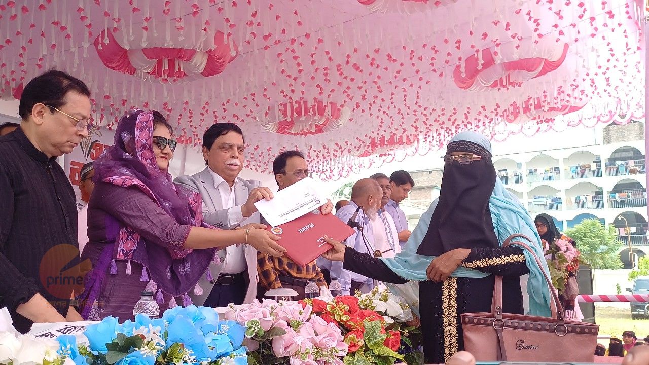 শিবচরে আধুনিক ৪তলা ডাকবাংলো ভবনের শুভ উদ্বোধন ও মহিলাদের মাঝে সনদ-আর্থিক সহায়তা প্রদান